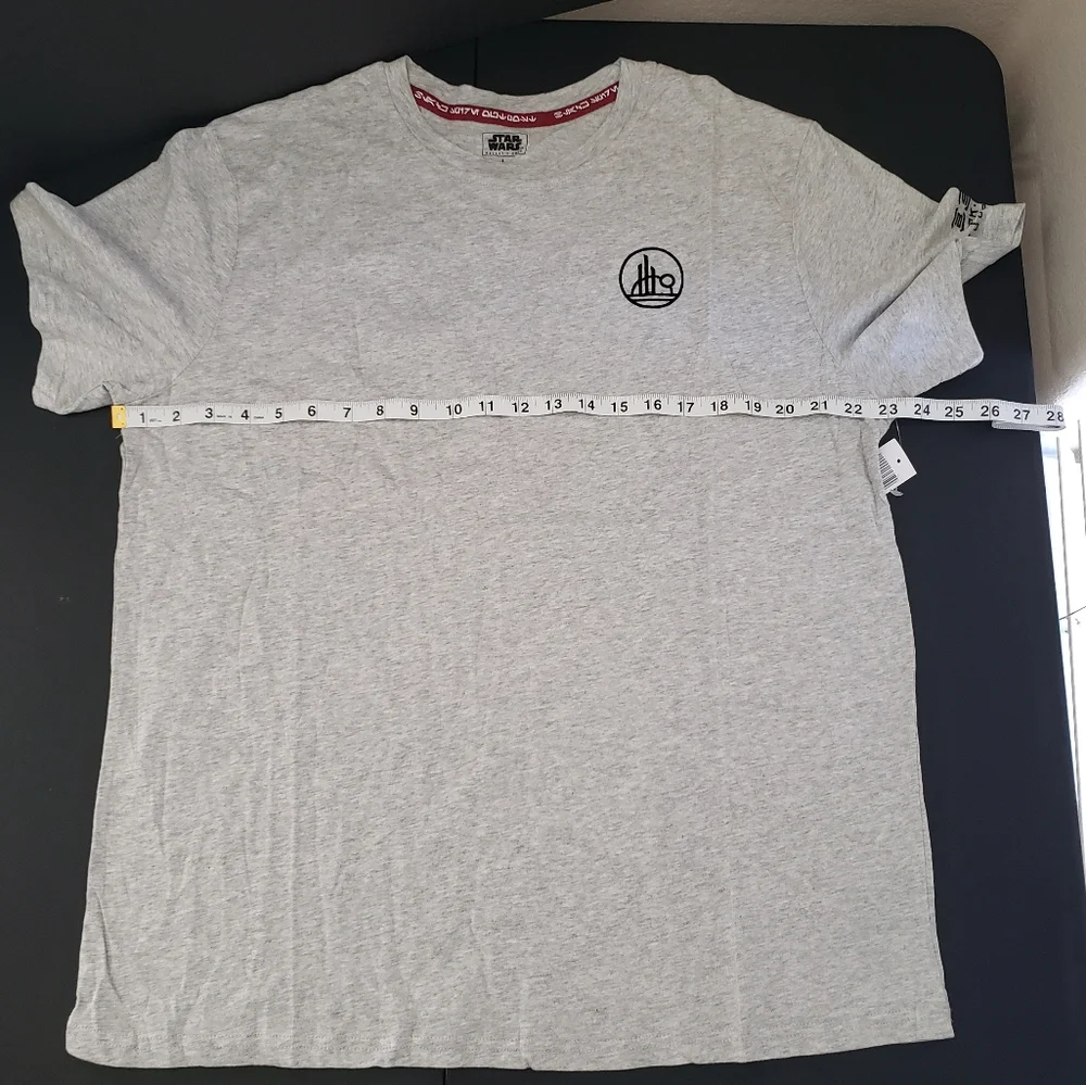 Star Wars Galaxy's Edge Black Spire Outpost Mens Large Short Sleeve Gray Tee NWT - Picture 12 of 13